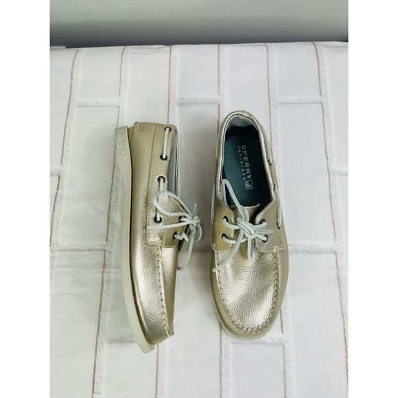 NWT Sperry A/O gold leather sneakers size 5M - Picture 1 of 11